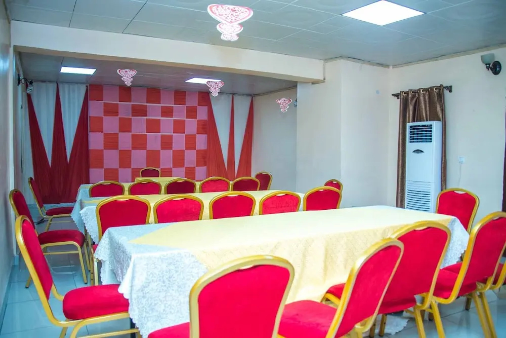 Royal Crest Hotel & Suites