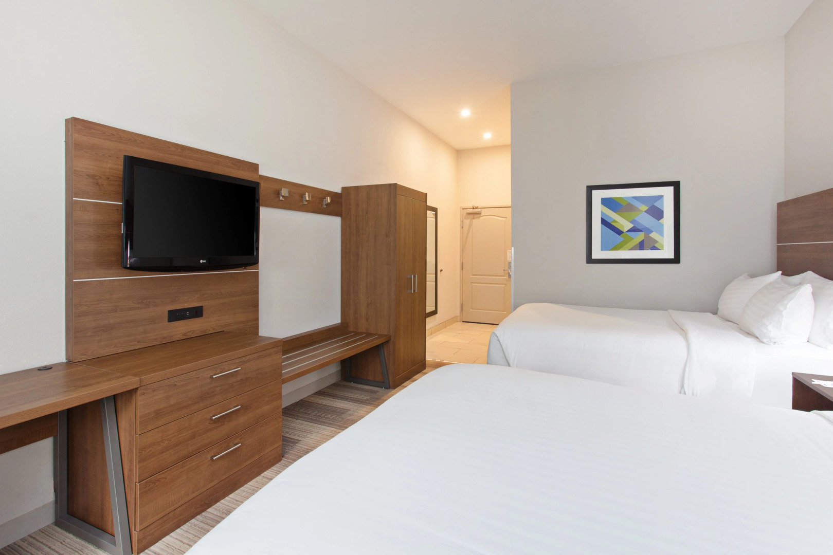 Holiday Inn Express & Suites Corona by IHG