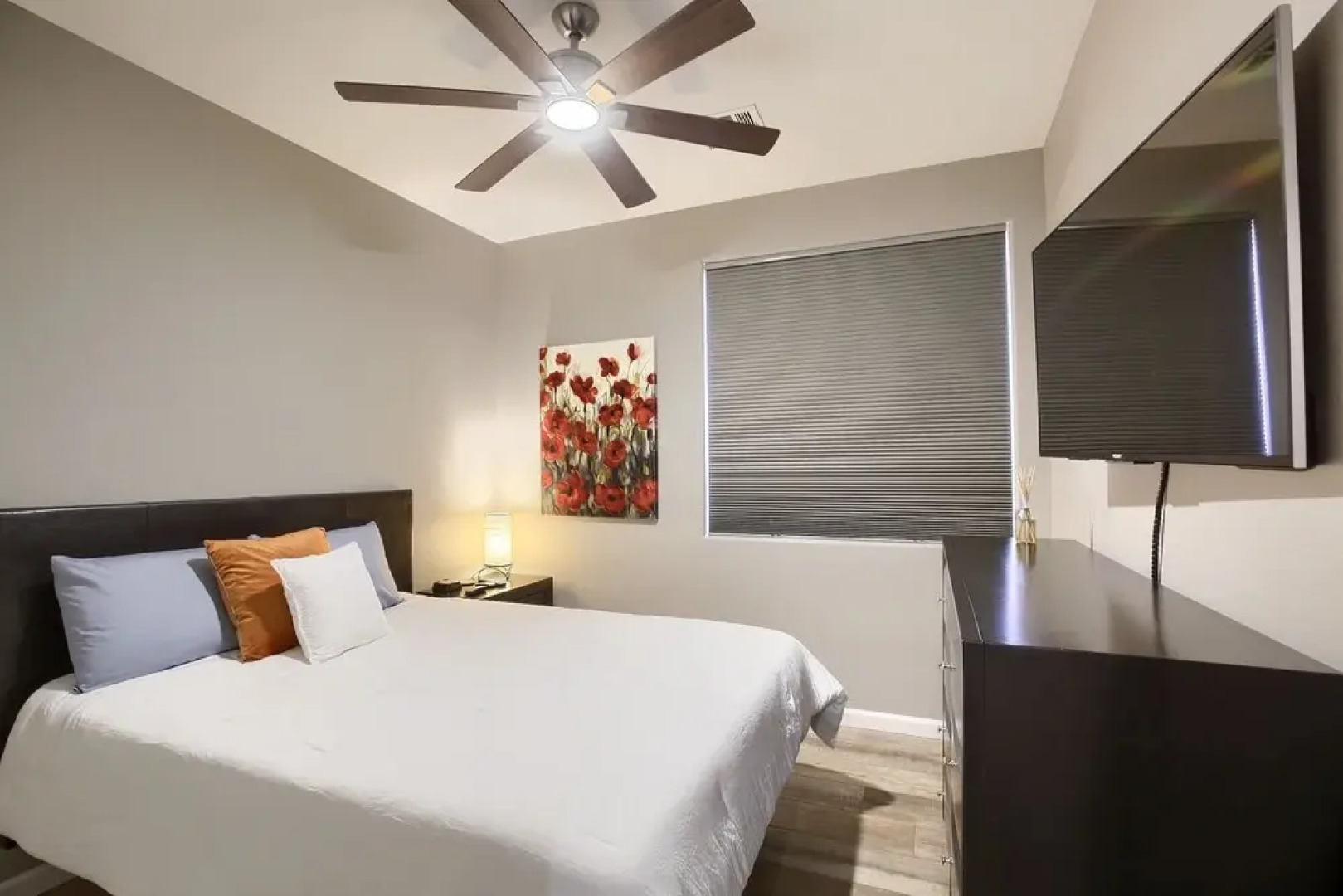 Nevada Elegance Newly Upgraded, 20 min From Strip!