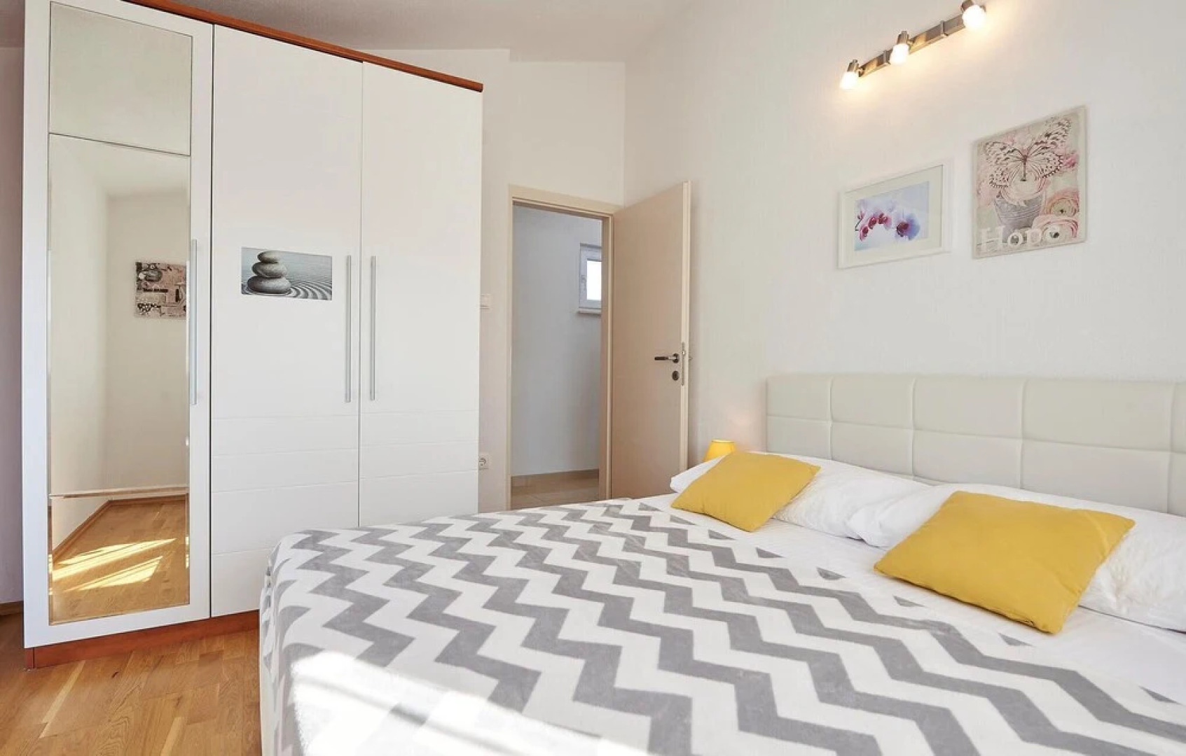 Beautiful Home in Pano With Wifi and 5 Bedrooms