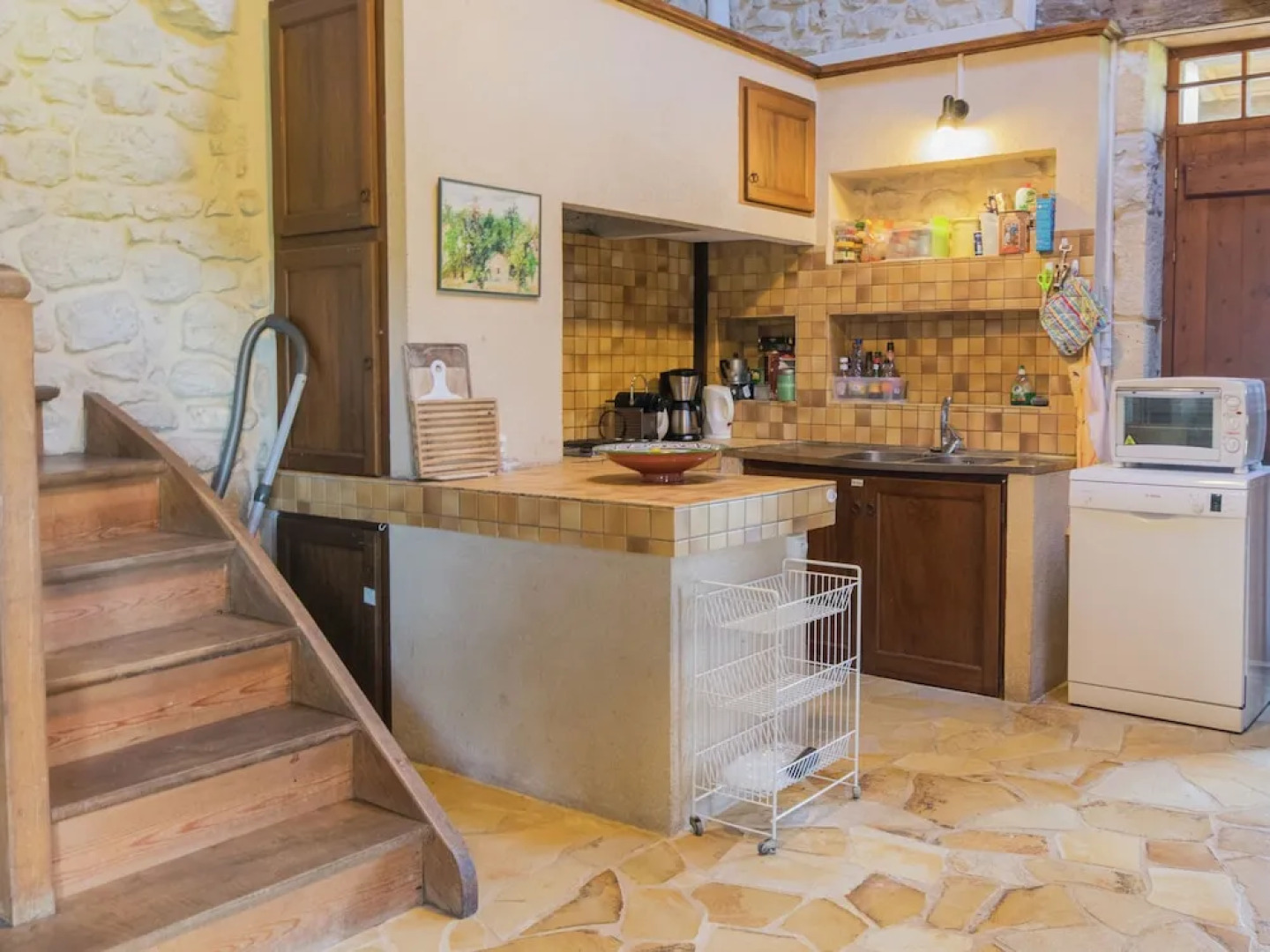 Beautiful Holiday Home in Mauroux With Swimming Pool