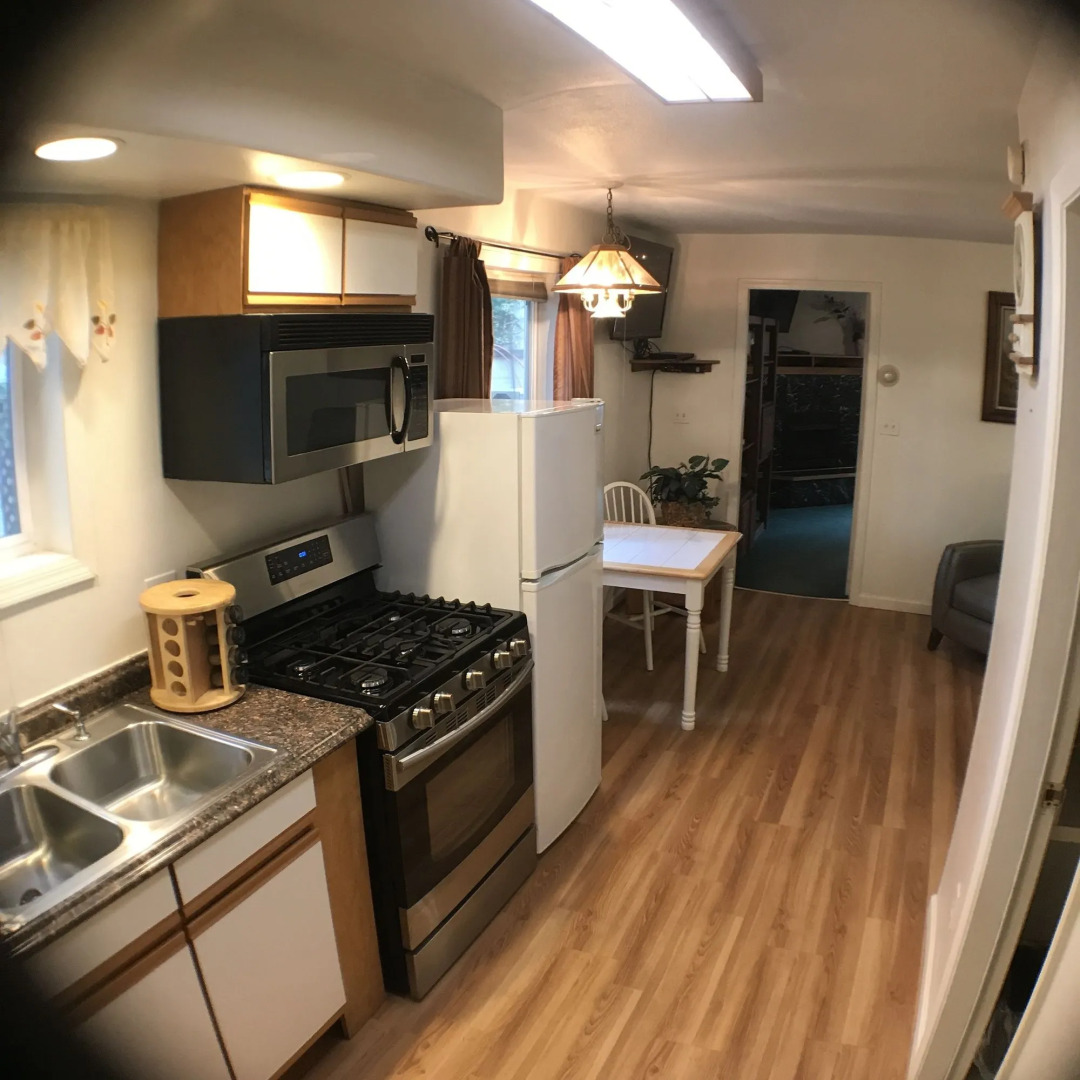 7 Gables Inn & Suites