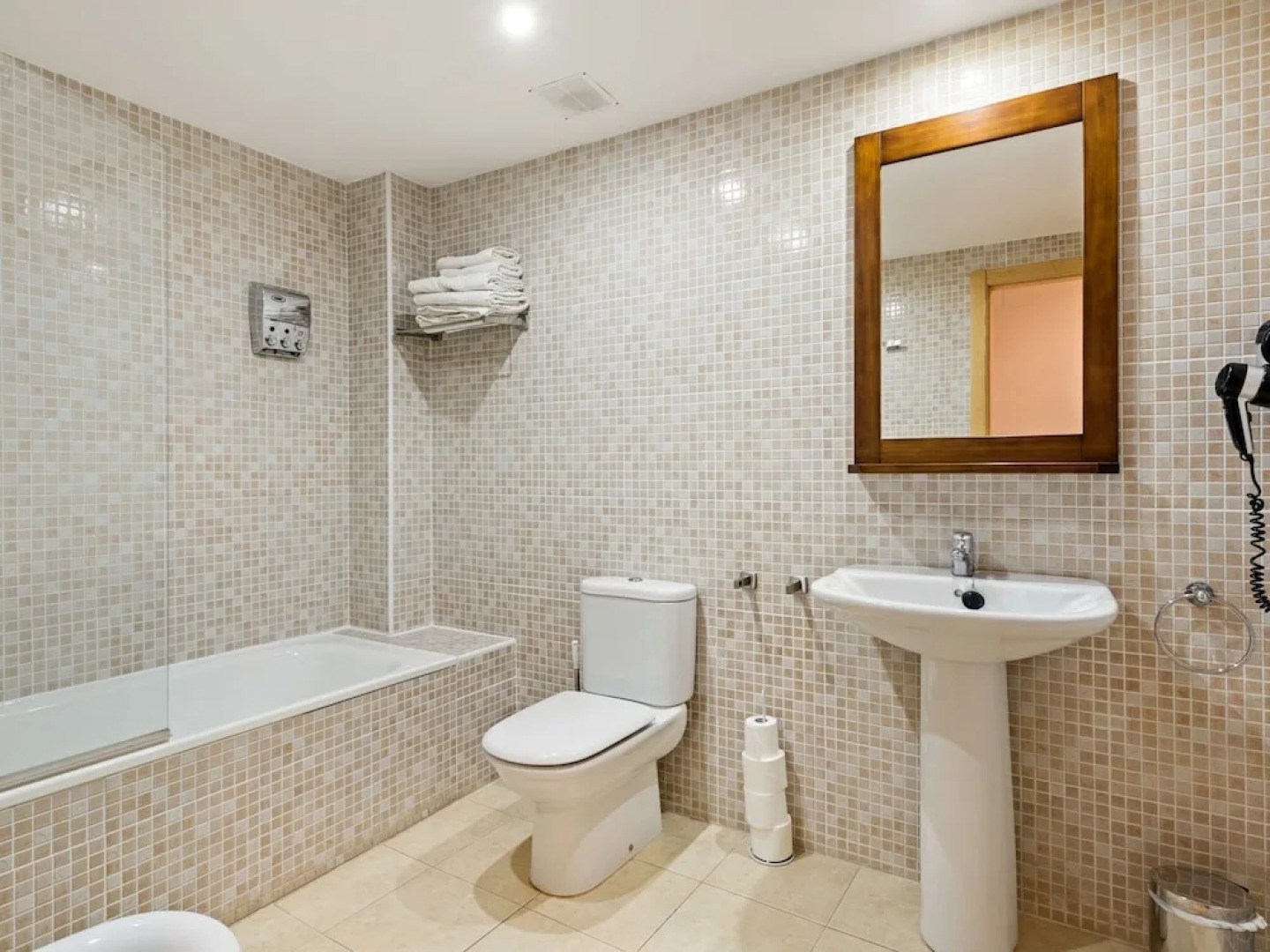 Contemporary Apartment in Gudar With Fireplace