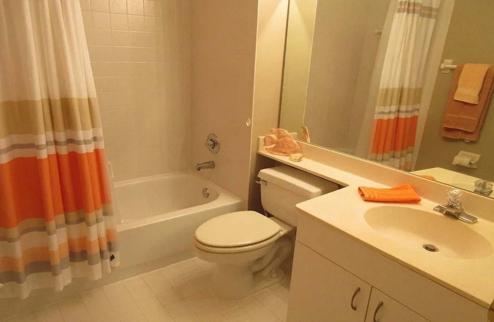 Hibiscus Pointe 564 by RedAwning