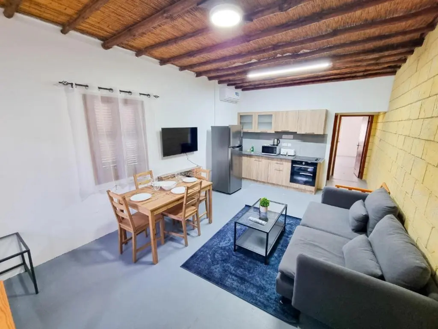 Mountains Retreat Rooms & Suites