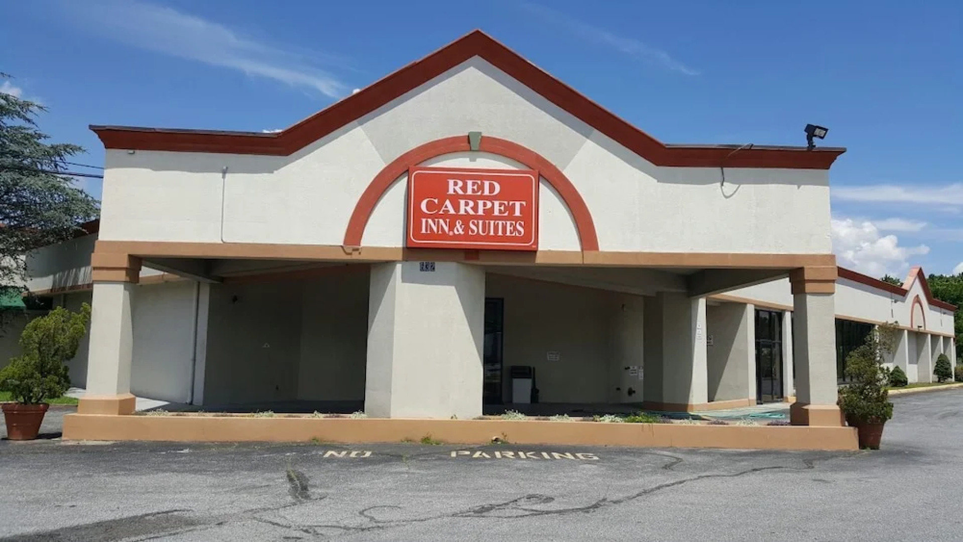 Red Carpet Inn & Suites