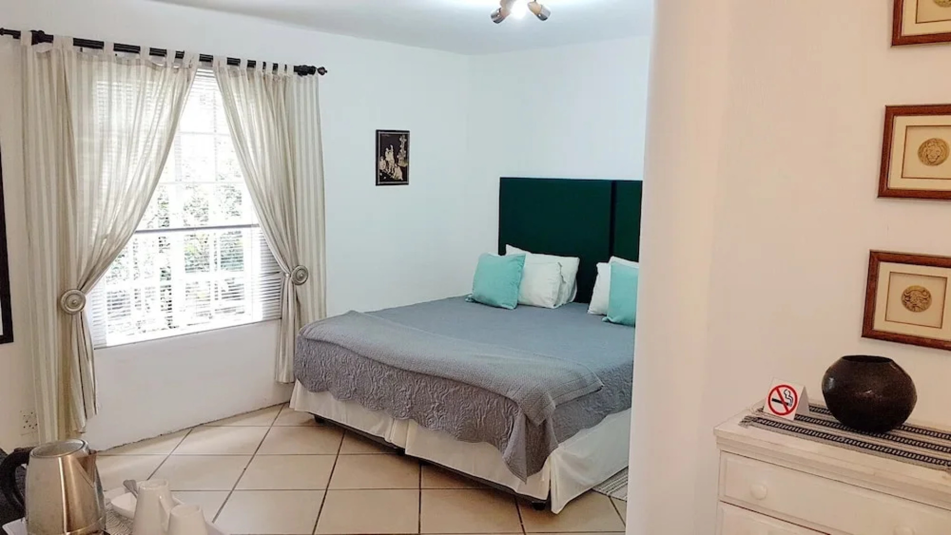 Six Valk Avenue Guest House