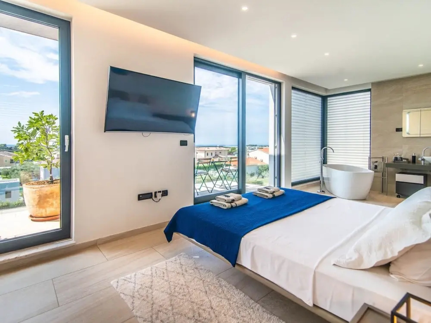 Luxury Villa With Pool and sea View