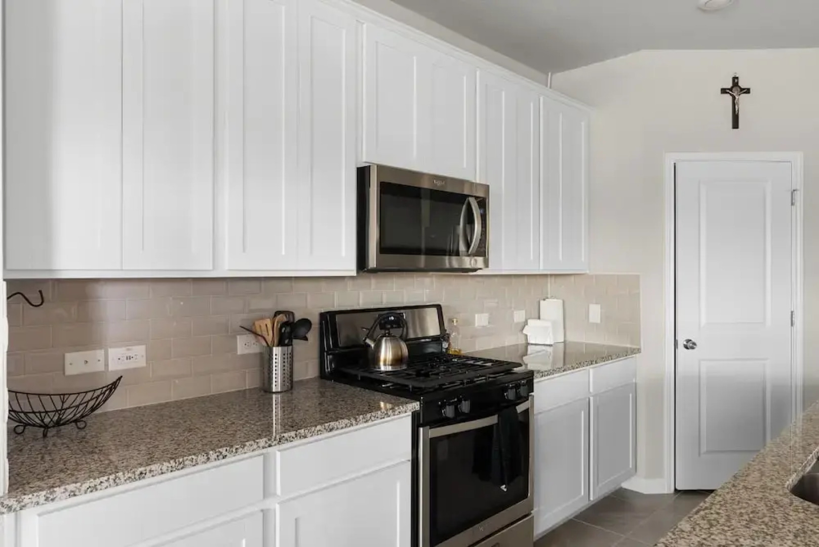 Charming 4BR Spacious Backyard in Hutto