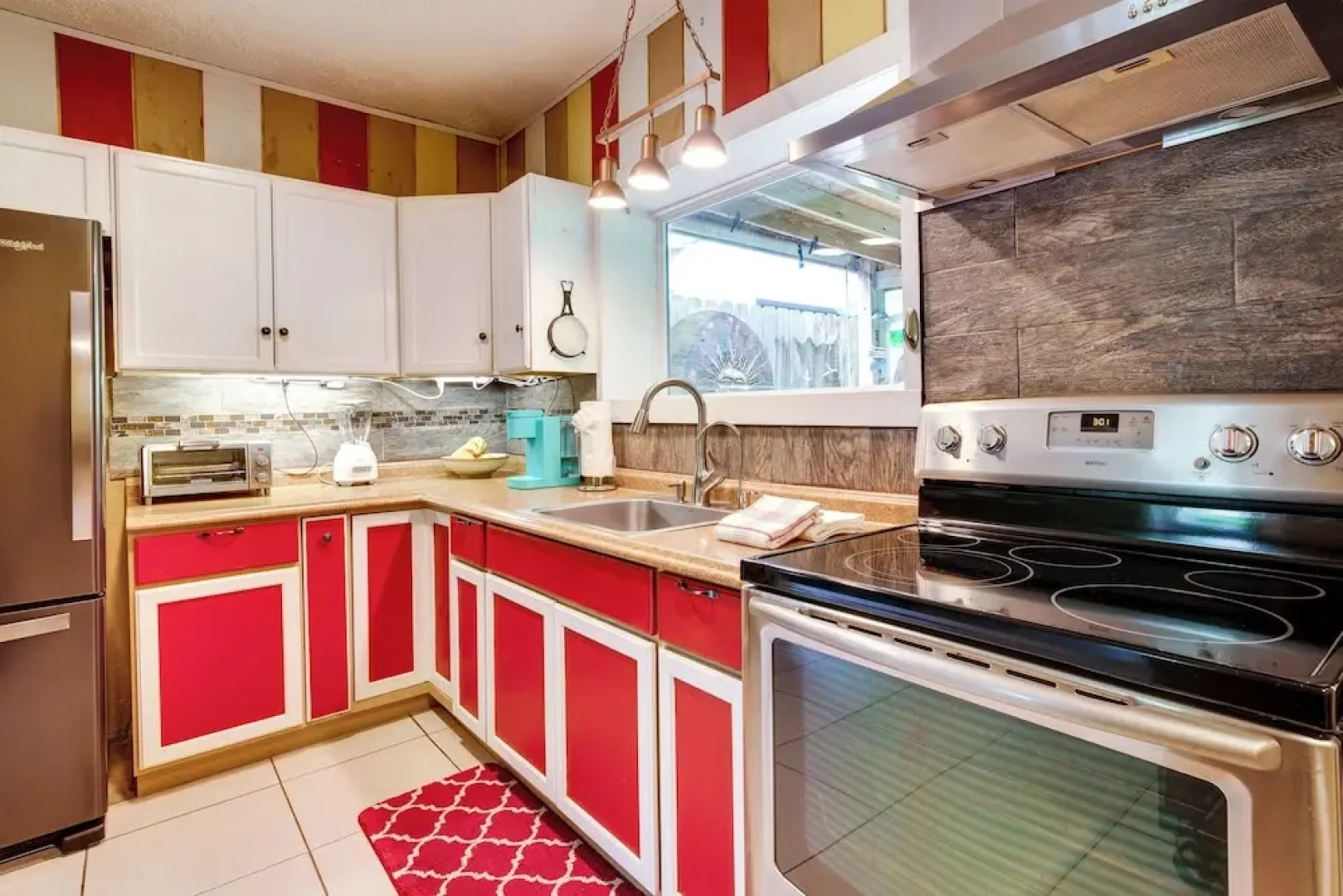 Deck, Fire Pit & Grill: Port Isabel Home!