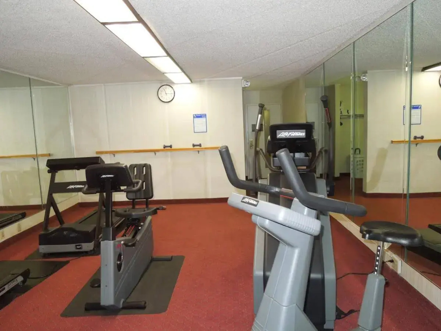 Days Inn & Suites by Wyndham Elyria