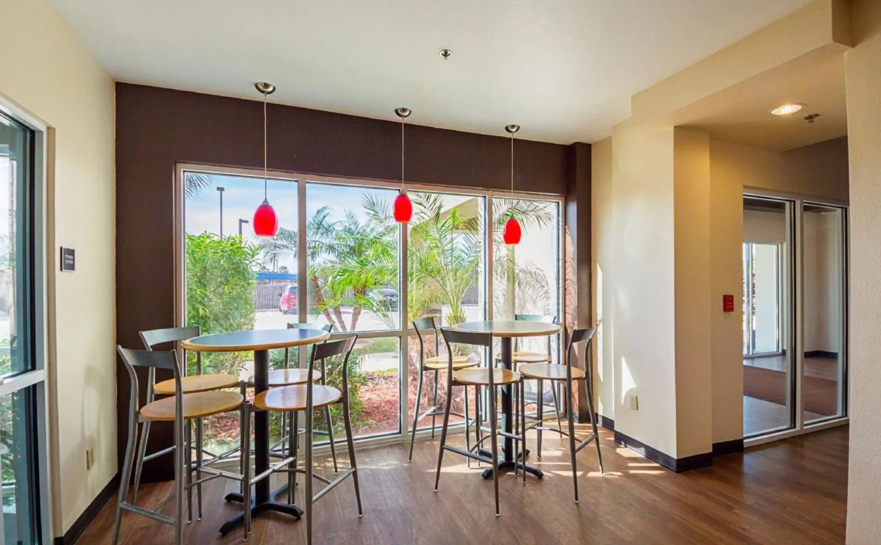 Red Roof Inn and Suites