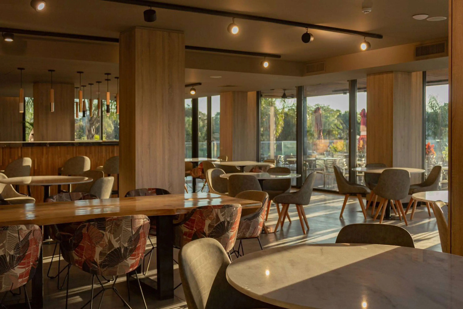 Howard Johnson Plaza La Ribera