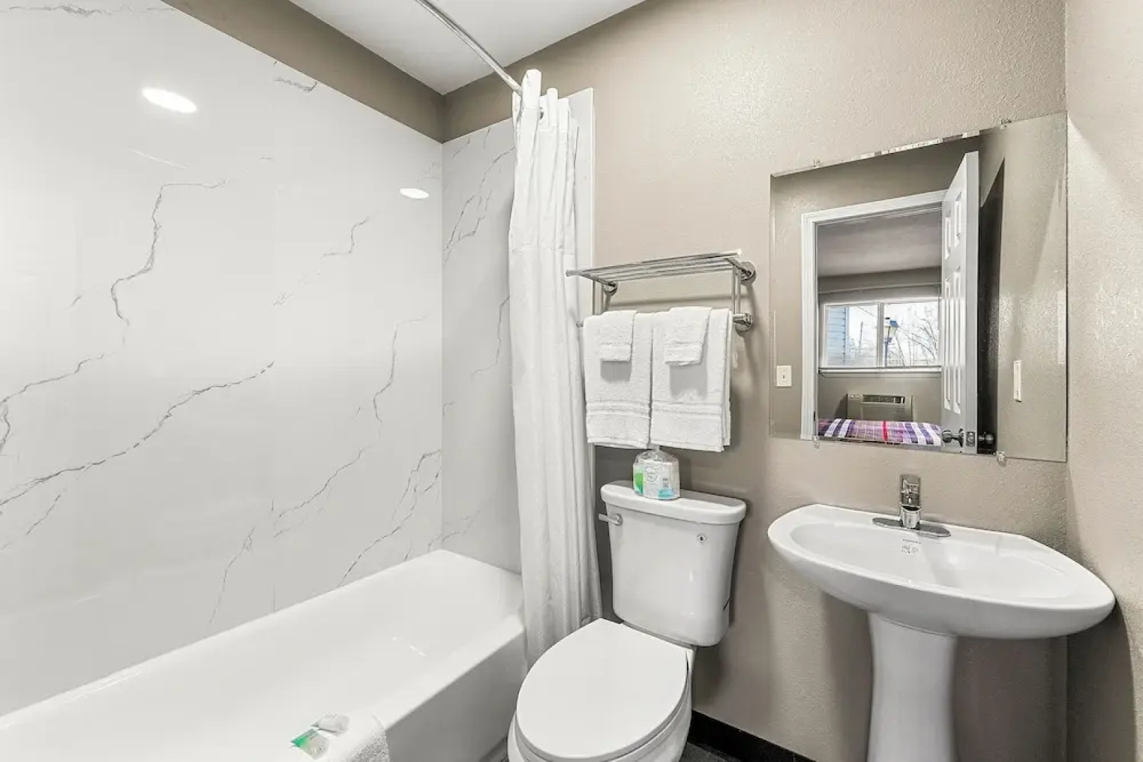 Southern Suites Forest Park