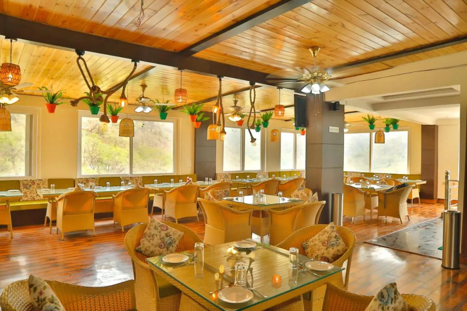 Kamay The Grand Alova