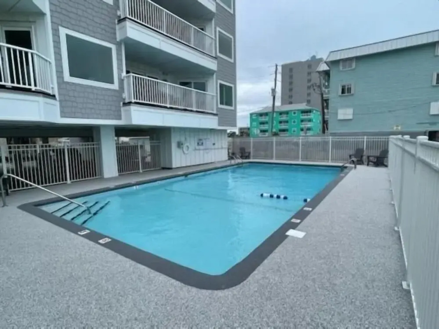 Carolina Beach Dreamin - Light Filled South Side End Unit. Ocean Views From Most Rooms! Private Beach Access! 3 Bedroom Condo by Redawning