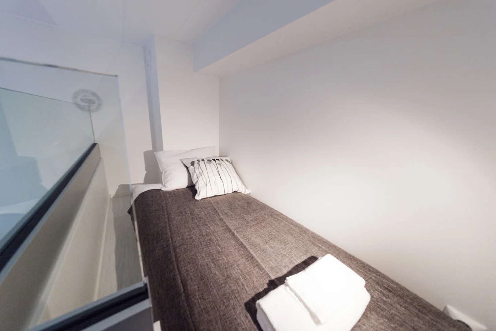 SSA Spot stylish 3-room apt ID 5001B18