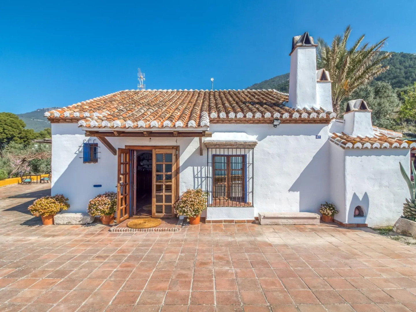 Lovely Cottage in Alcaucín near Sierra Tejeda Natural Park