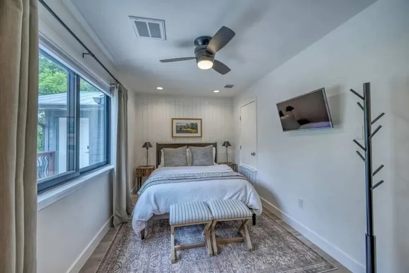 Luxury Riverfront Villa With Firepit & Gameroom!