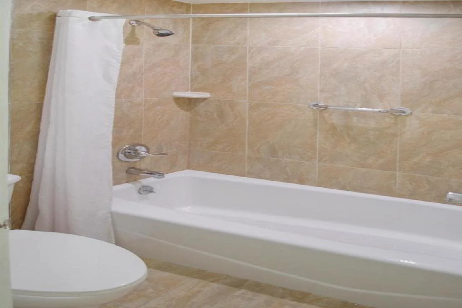 Travelodge by Wyndham Manhasset