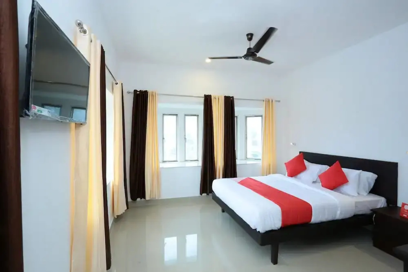 OYO 14328 Hotel Rv Tower