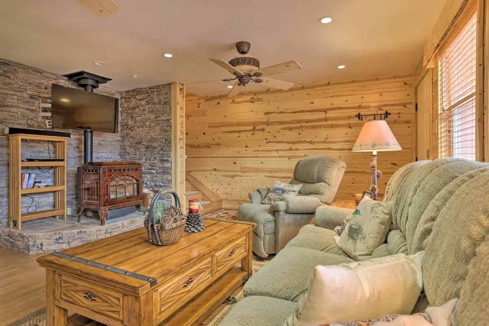 Duck Creek Village Cabin: Ski, Hike & Fish!