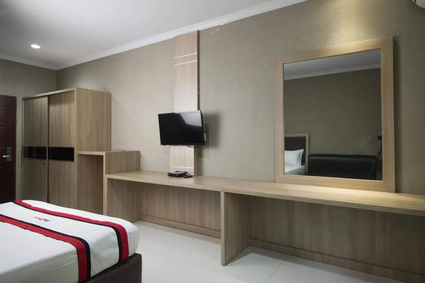 RedDoorz @ Taman Simpruk Cikarang