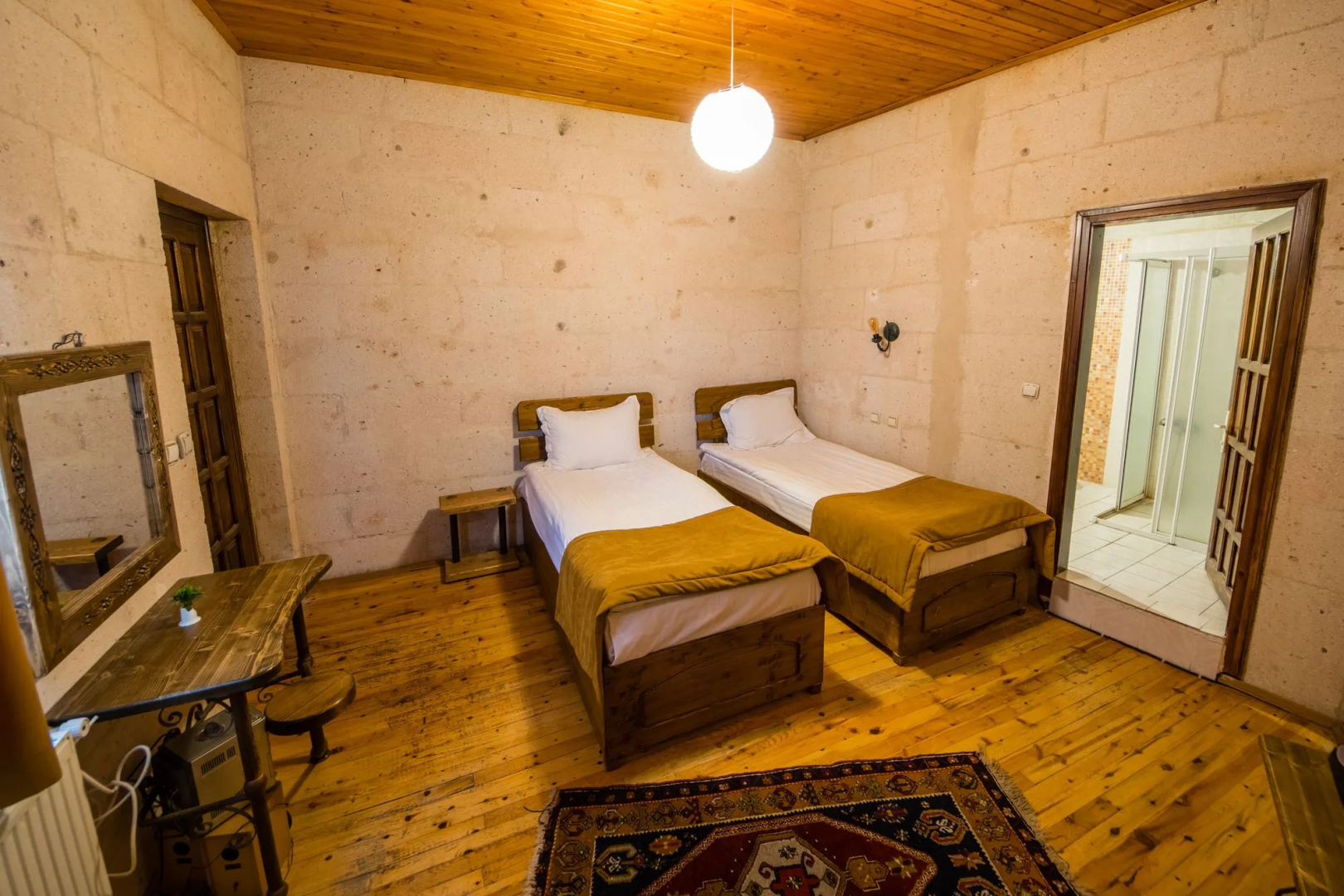 Elite Cave Suites