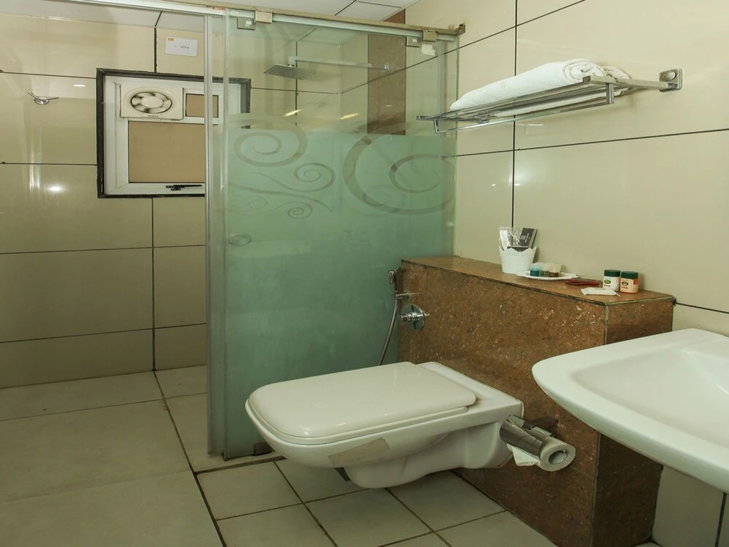 Capital O 3285 Hotel Radiant