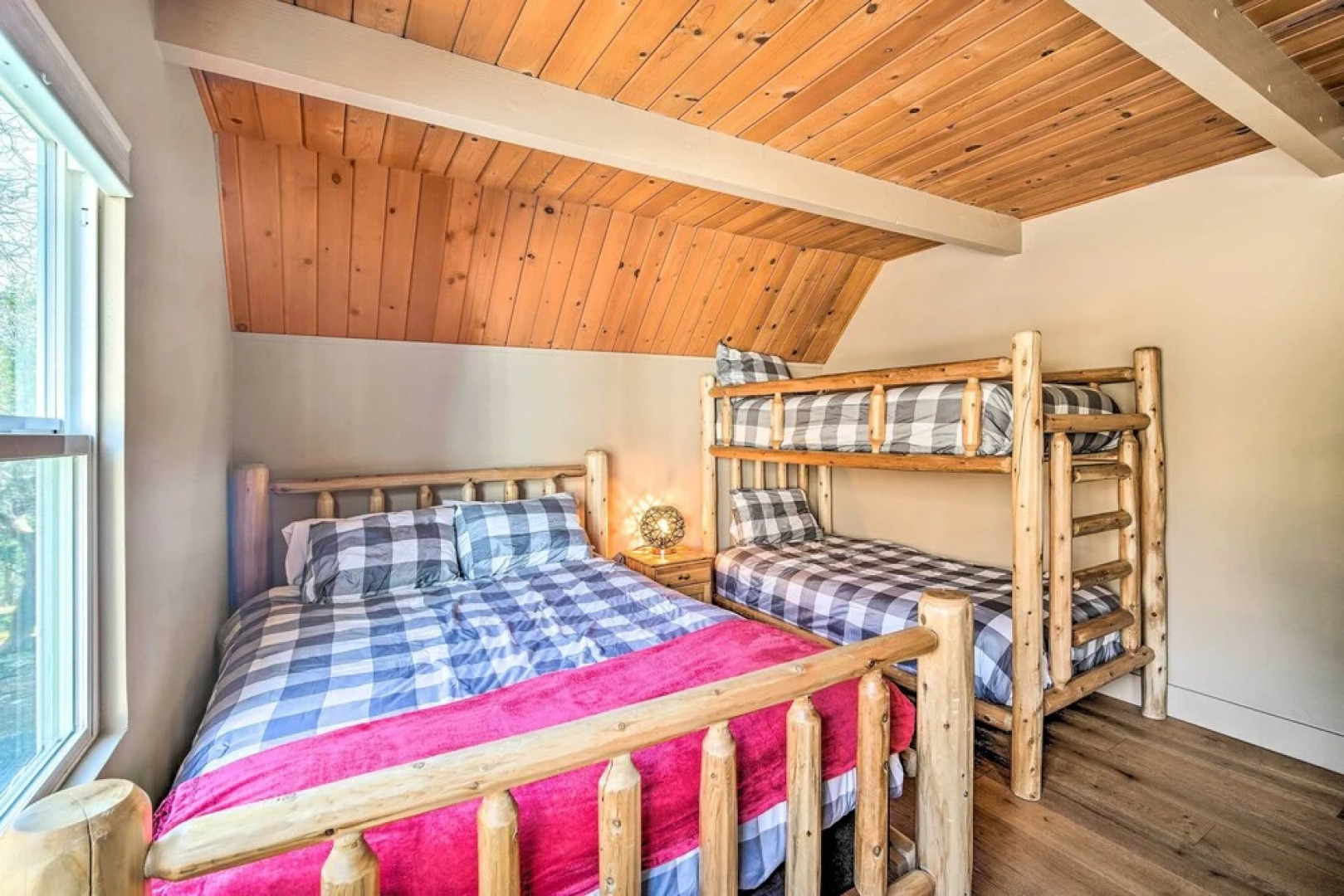 Lake Arrowhead Cabin w/ Balcony, Near Trails