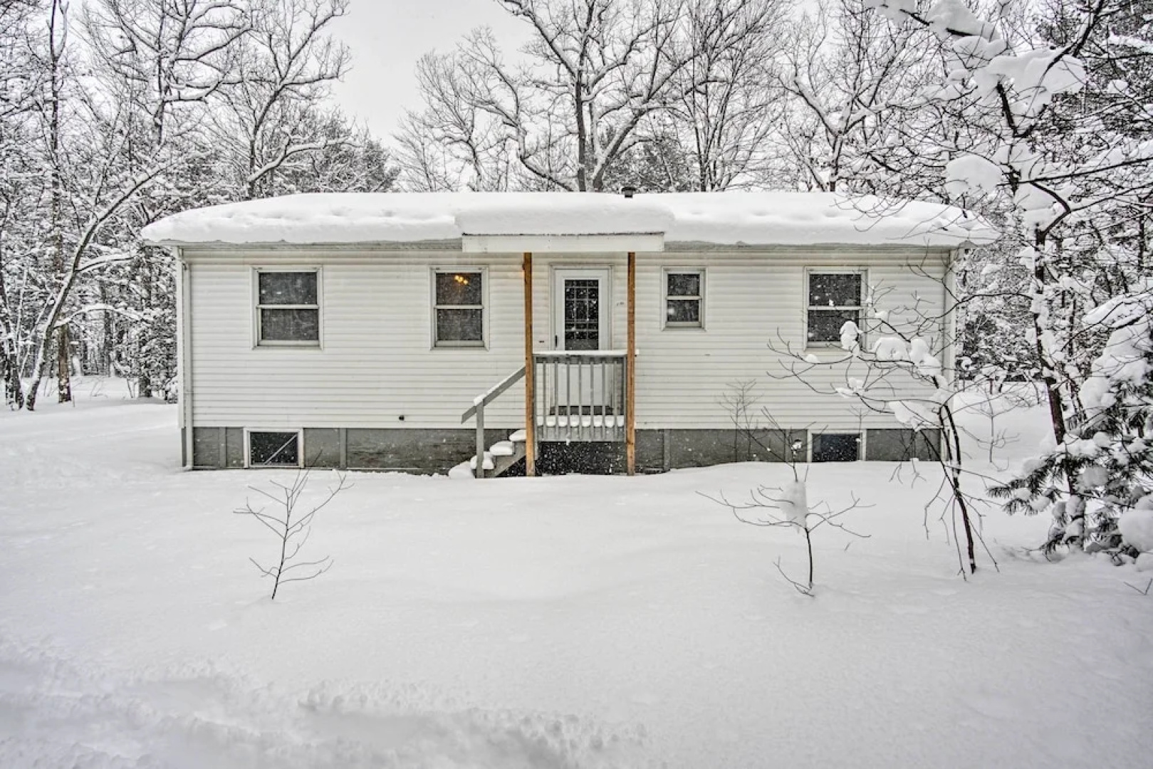Wooded Twin Lakes Retreat: 13 Mi to Lake Michigan!