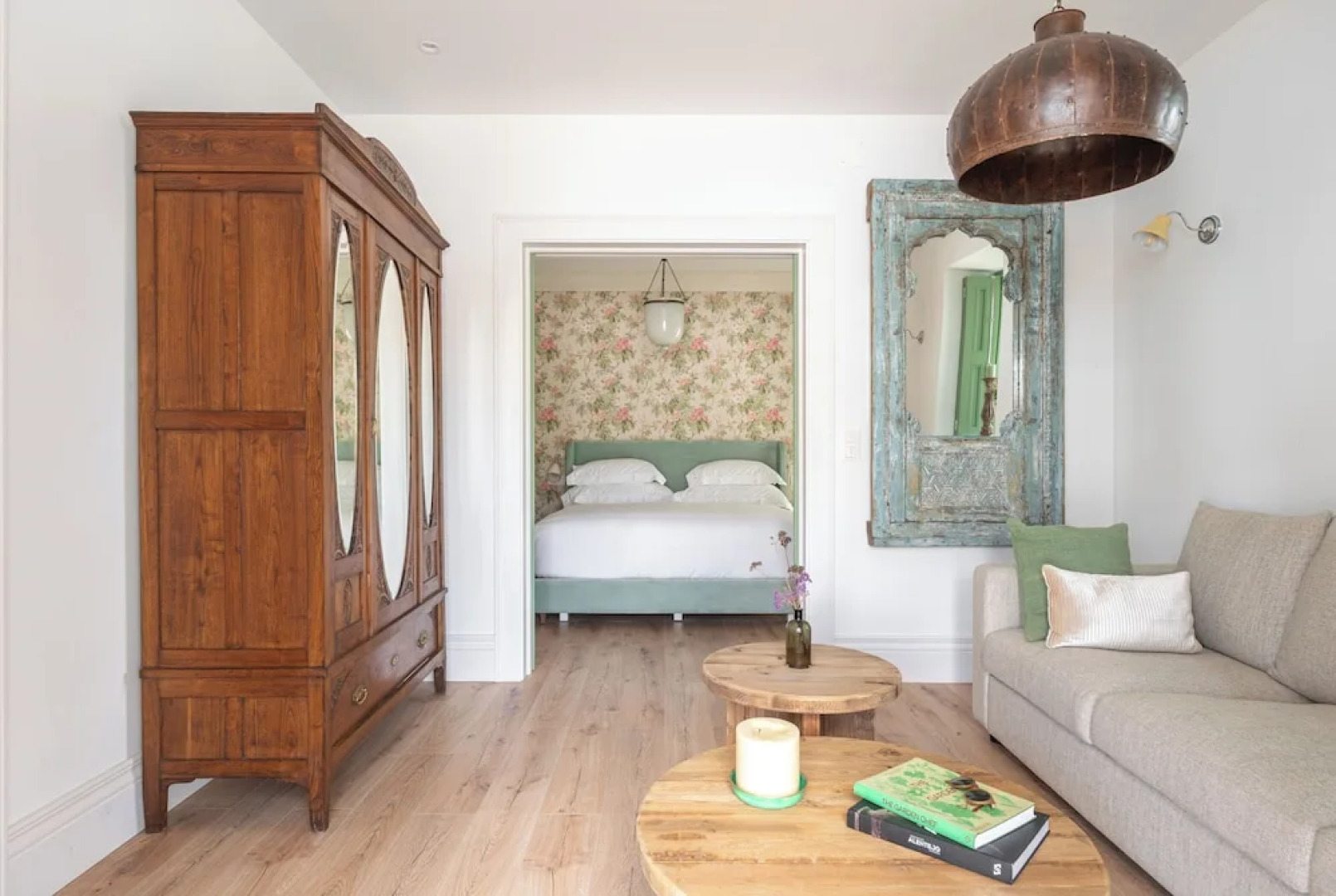 The Green House by Santiago de Alfama