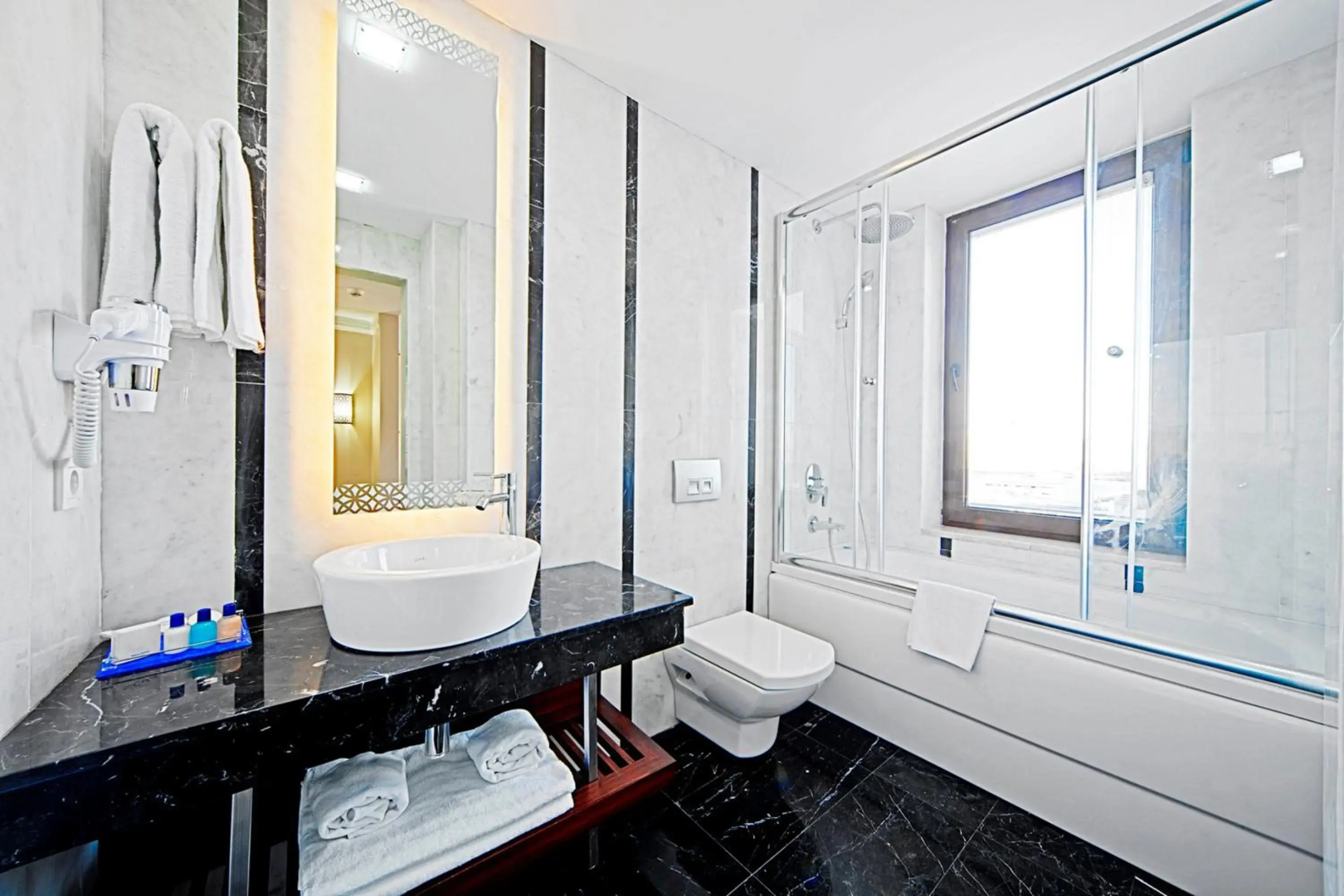 Azade Suites