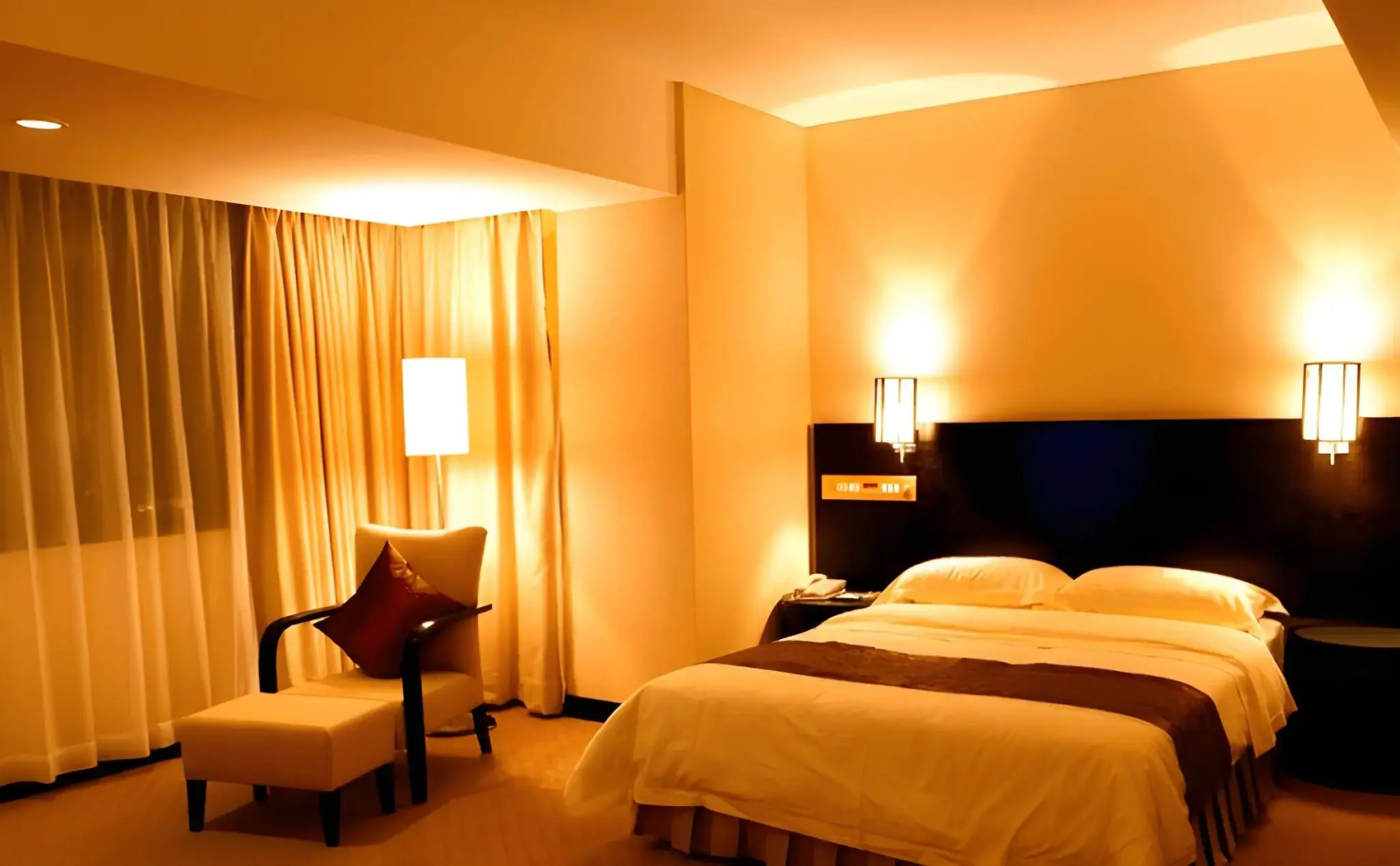 Skyline Plaza Hotel