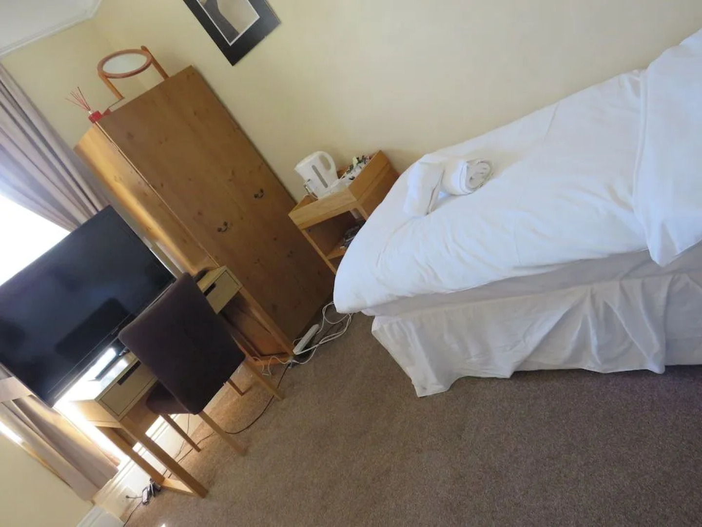 The Queens Arms Hotel