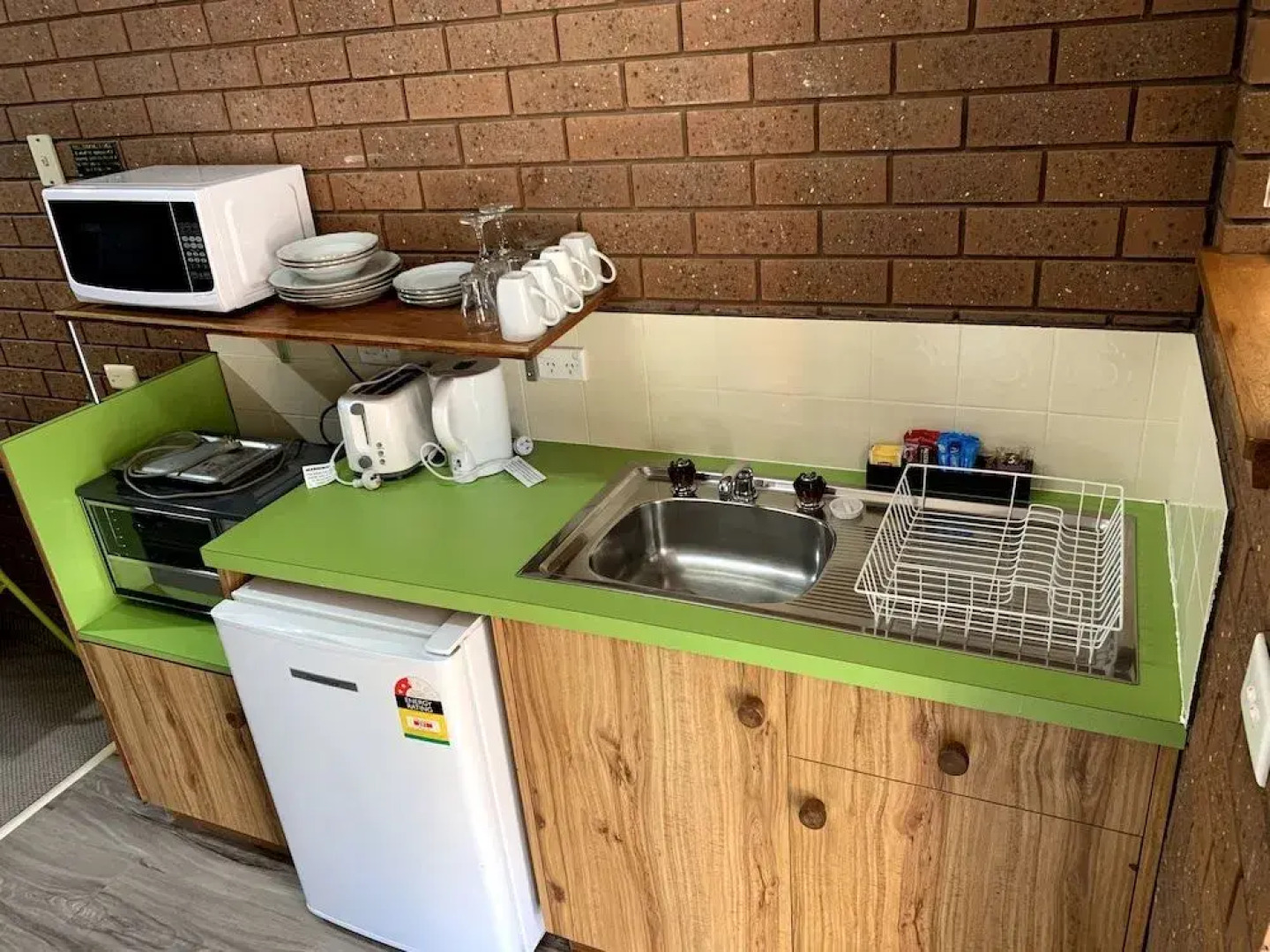 Kingswood Motel & Apartments