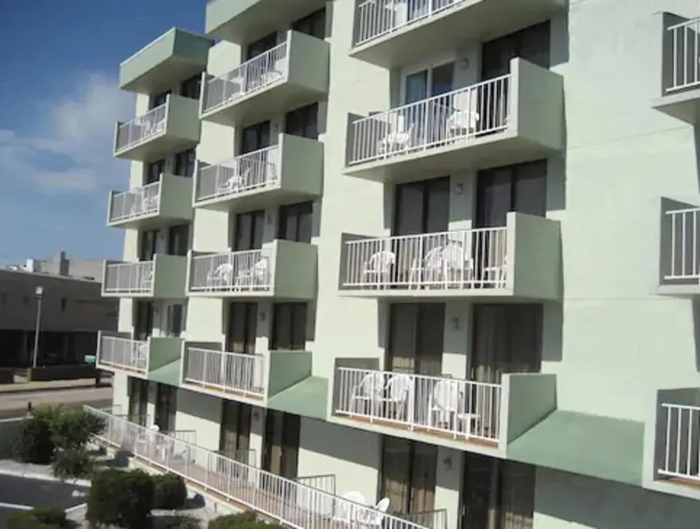 The Diplomat Beach Club Suites
