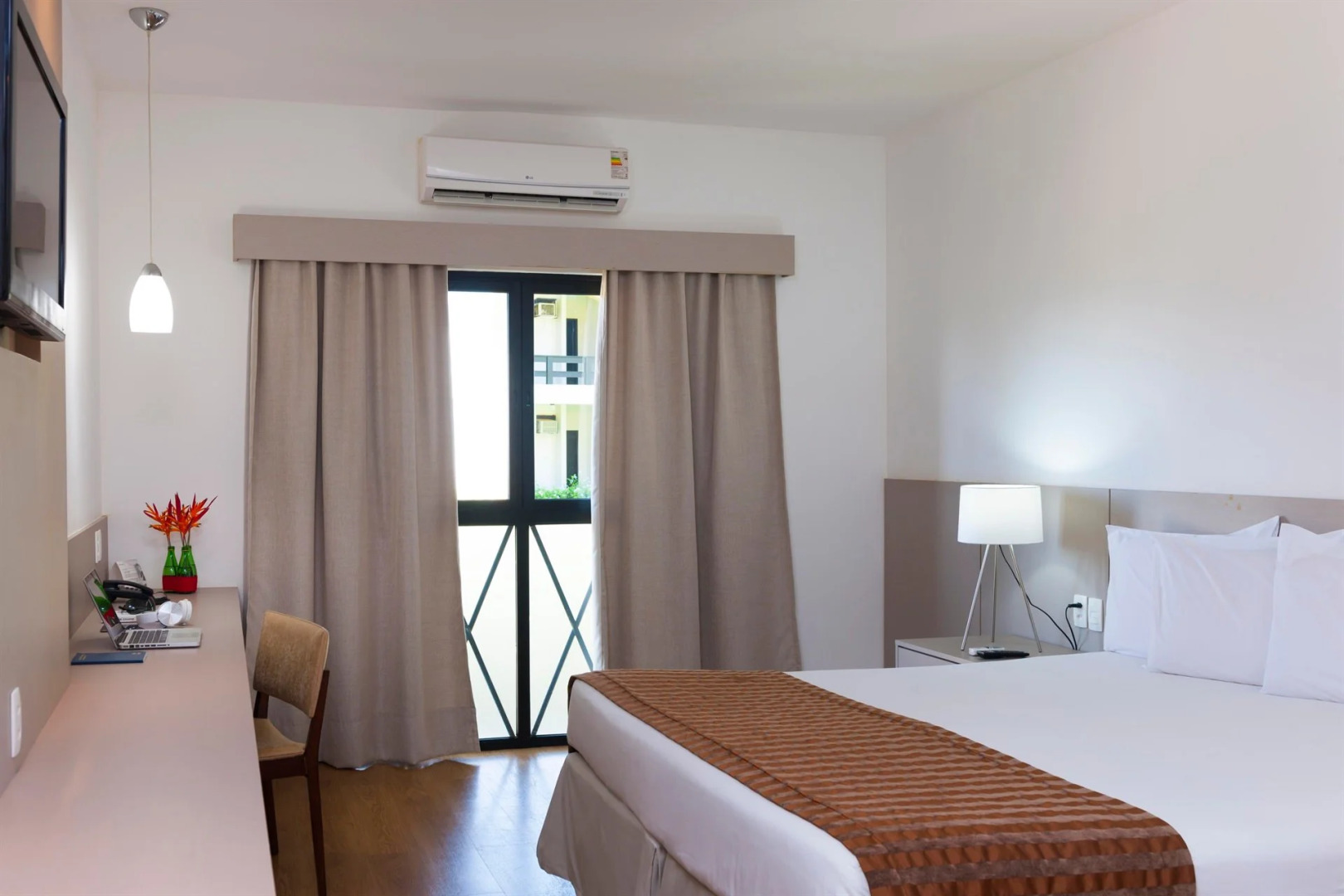 Flamboyant Hotel & Convention