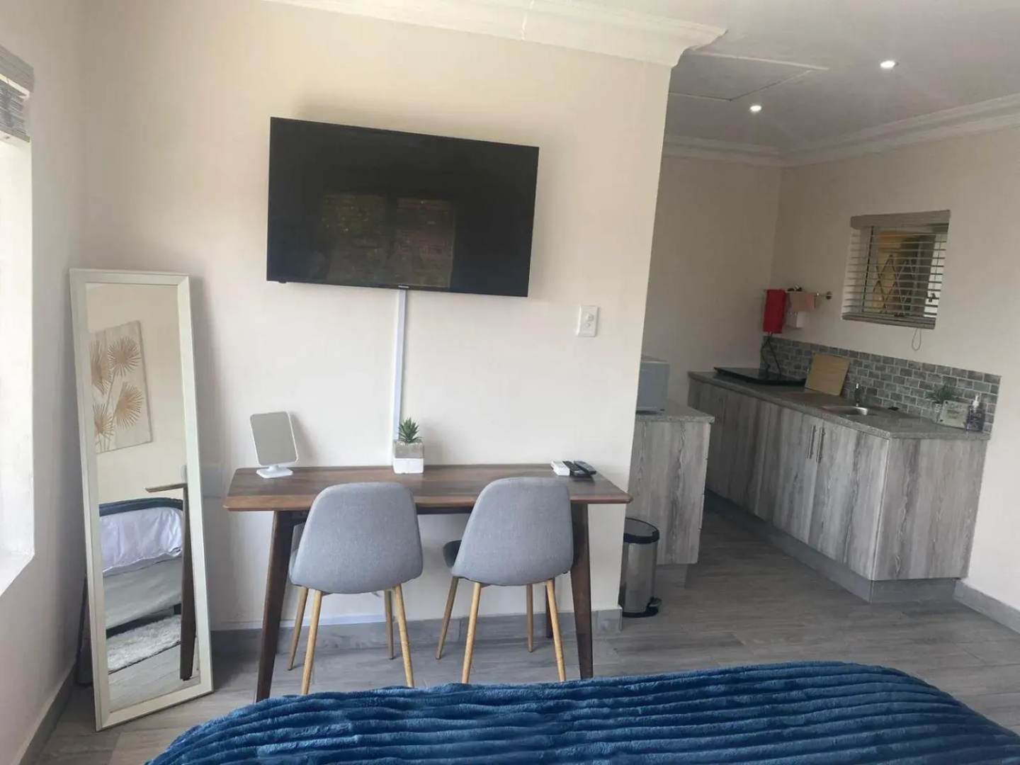 14 on Braemar Studio Apartment