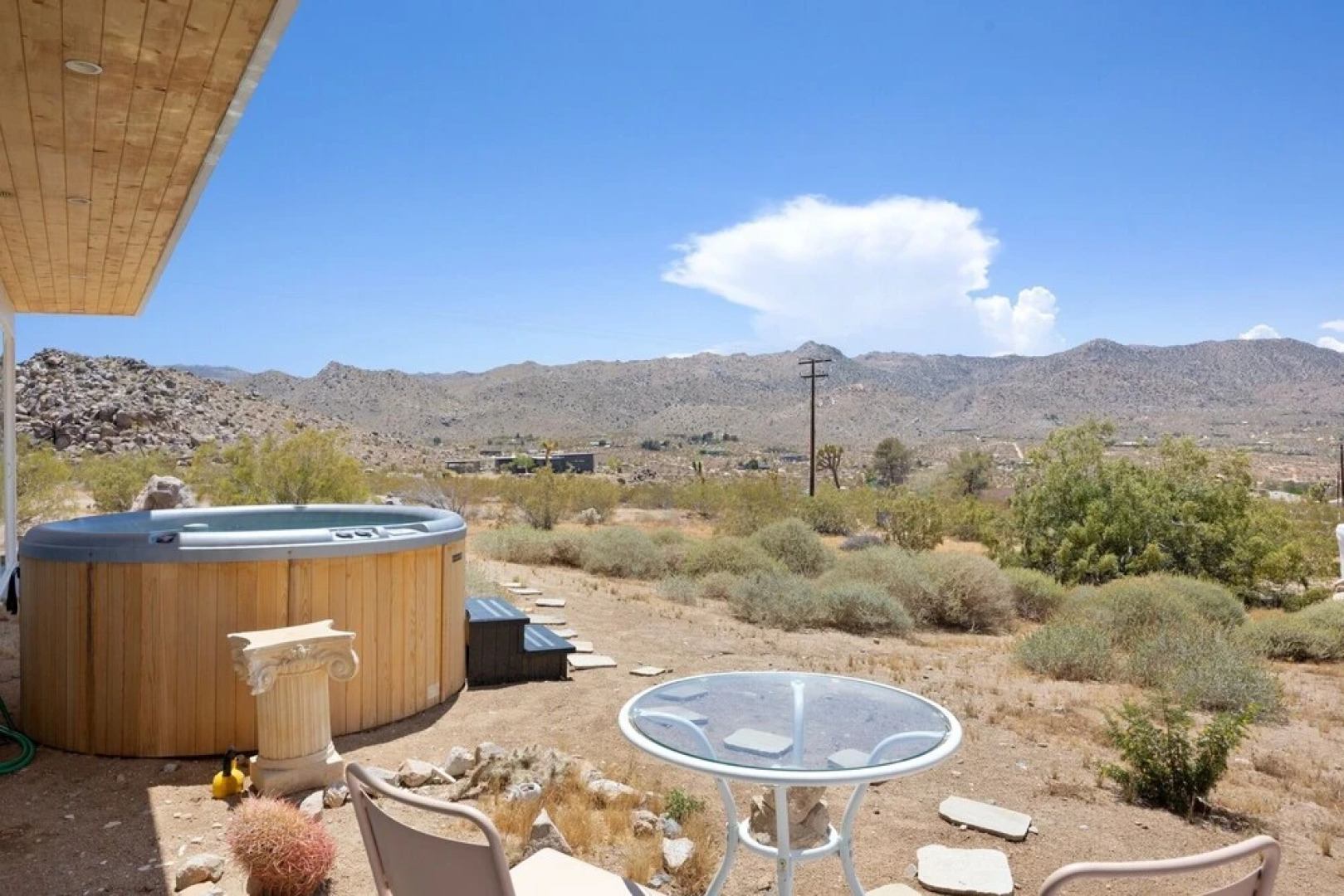 House Of Intellect - Hot Tub, Pool Fire Pit And Views! 1 Bedroom Home by Redawning