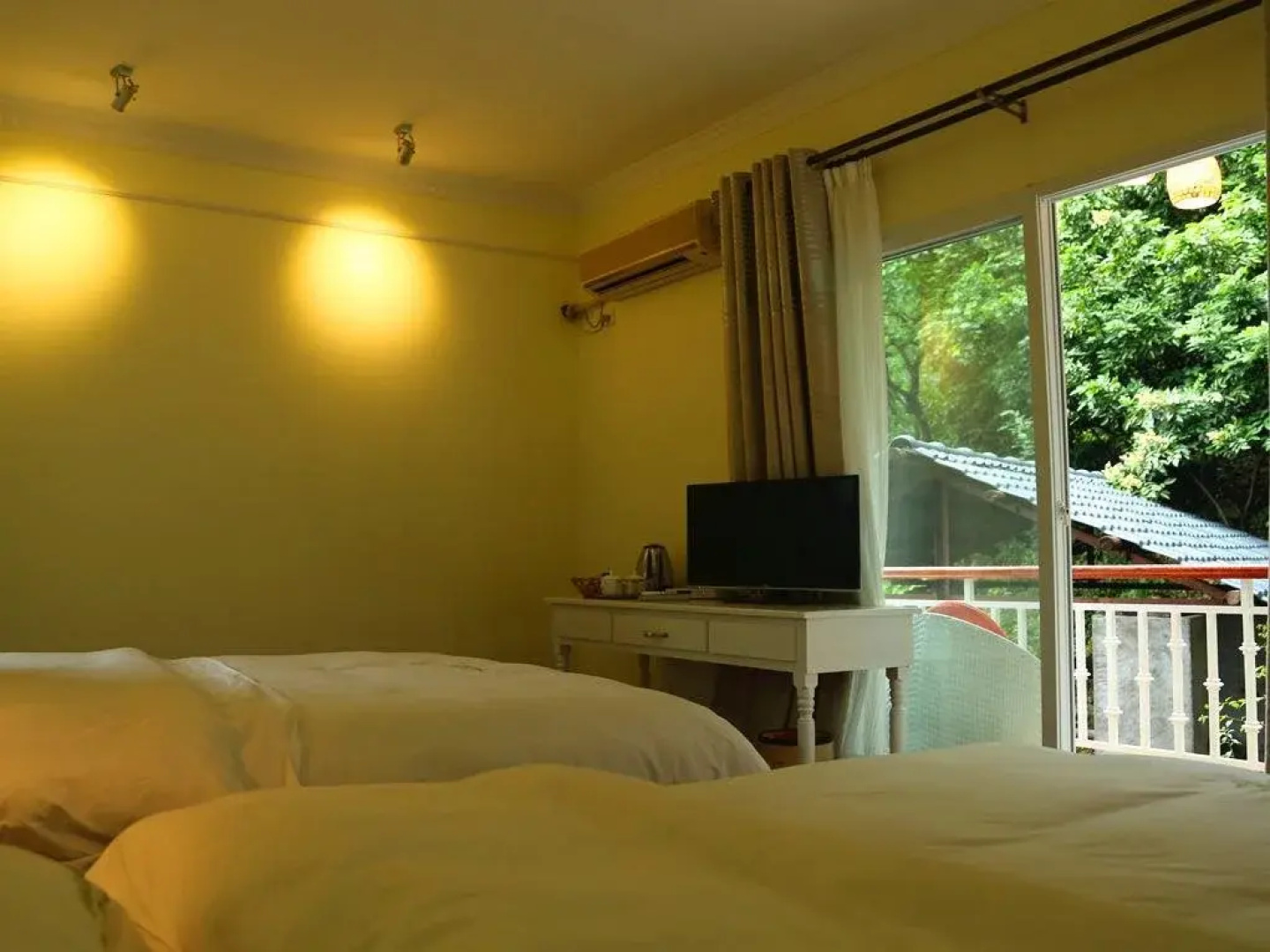 Yangshuo Hillside Garden Hotel
