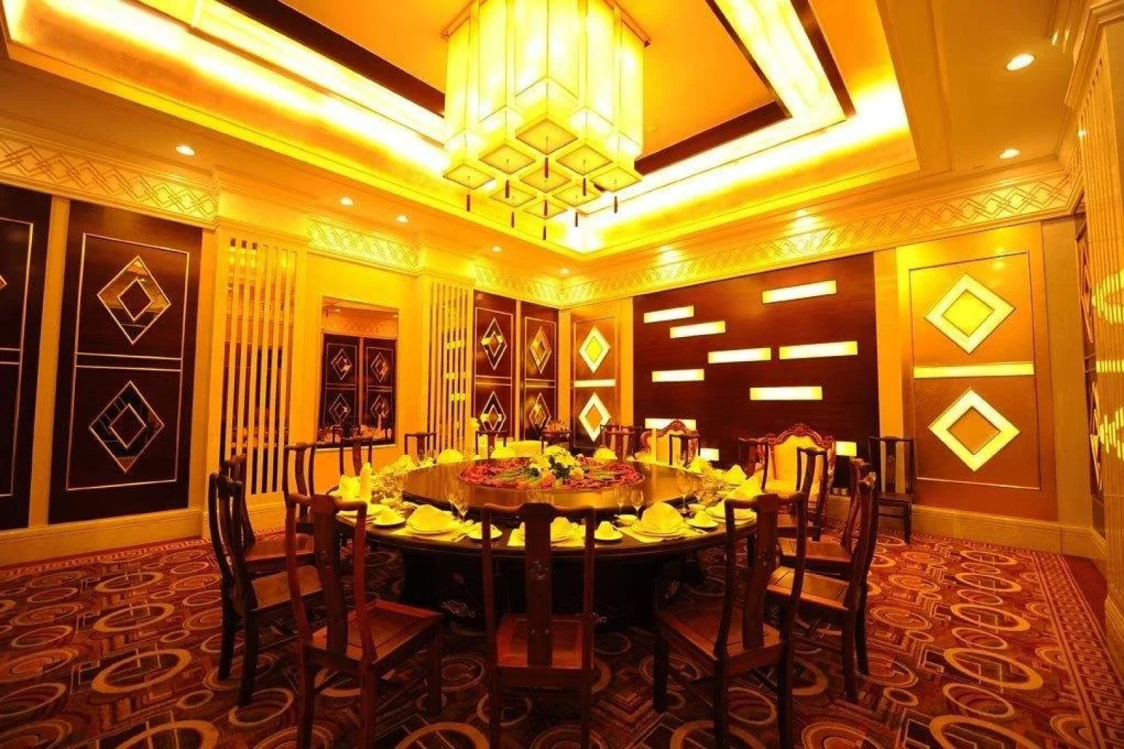 Huasheng Jiangquan Hotel & Town