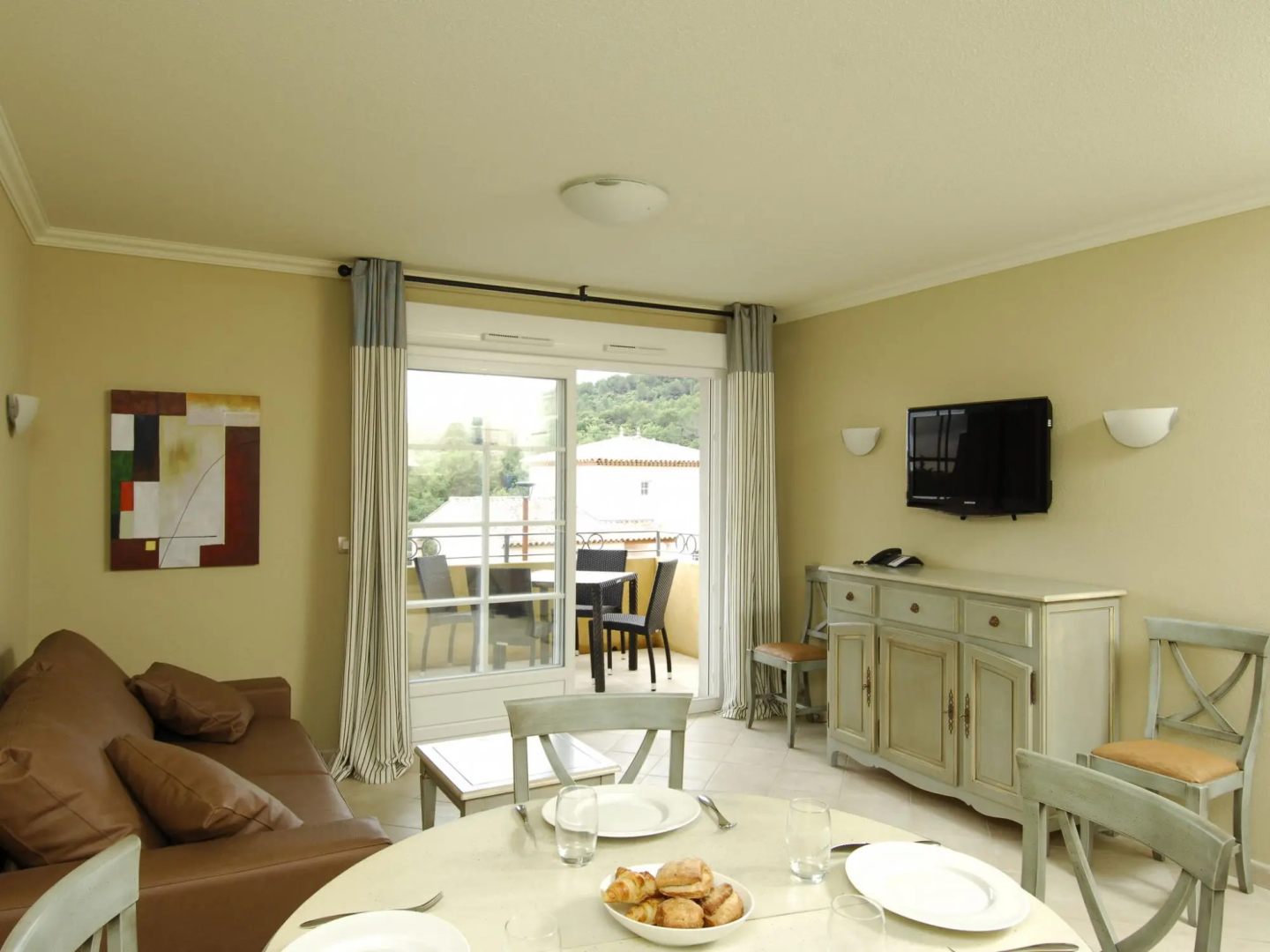 Beautiful Apartment With AC, Near Lac de Saint-cassien