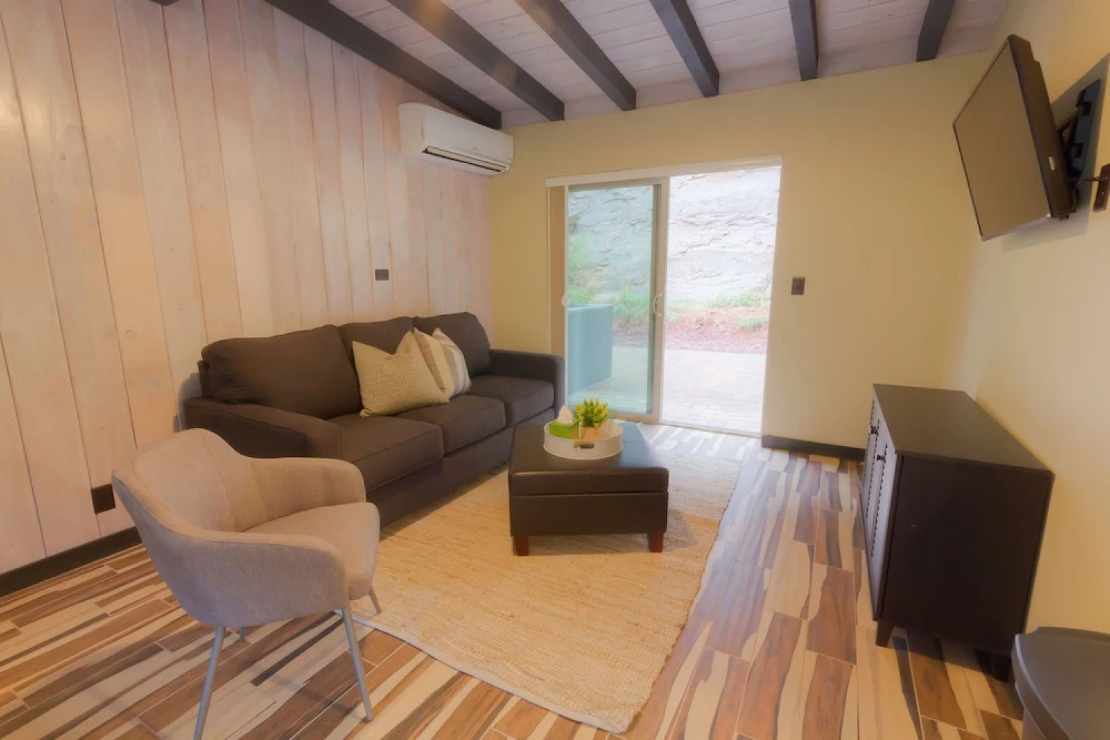 Destination Oak Creek 9 1 Bedroom Apts by RedAwning
