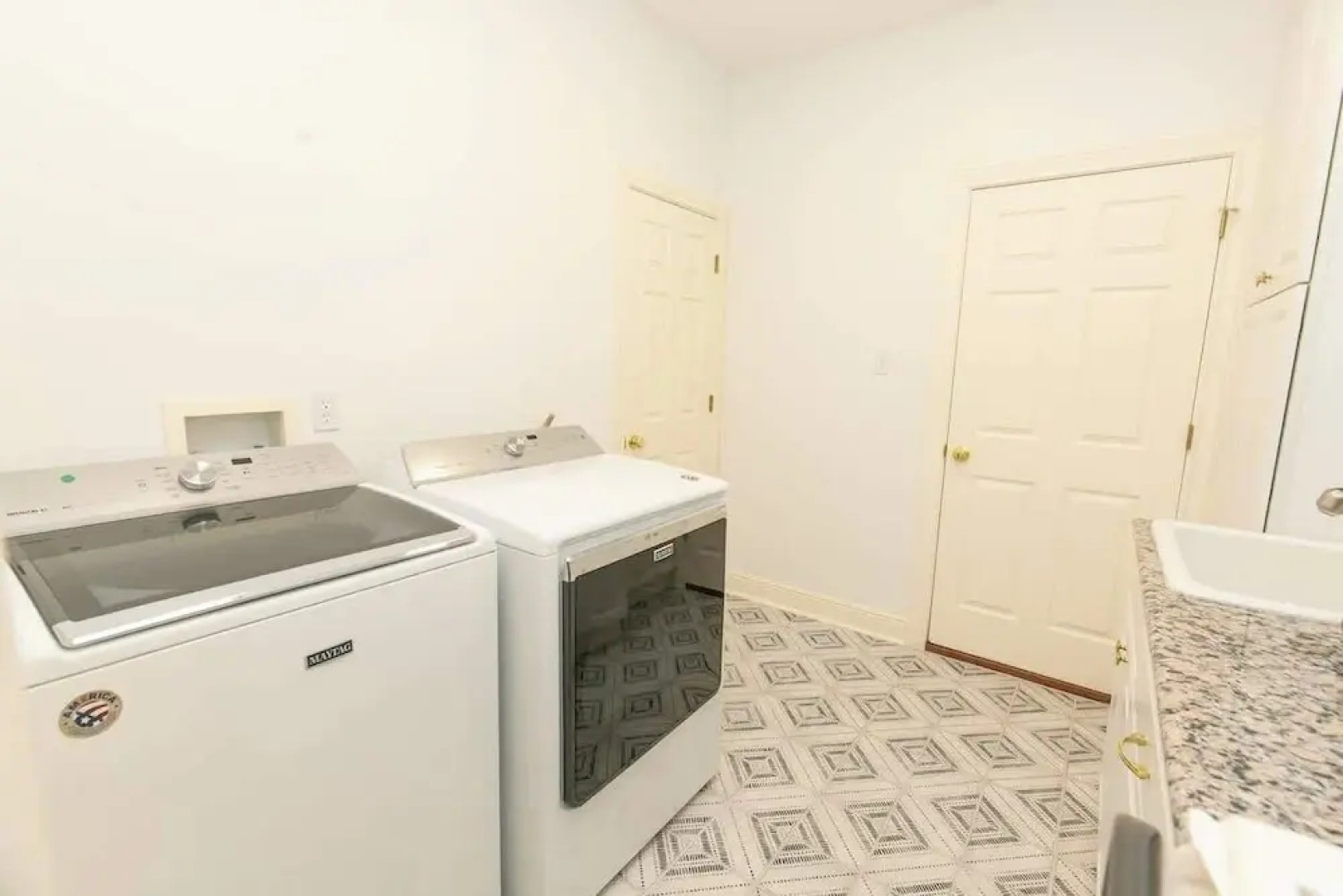 Spicewood Lodge W/pool, Hottub