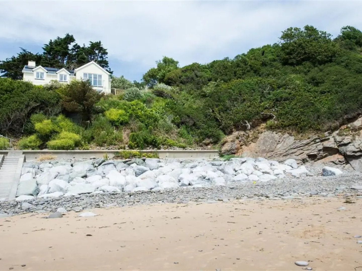 Detached House Overlooking the Beach With Enviable Unbroken sea Views