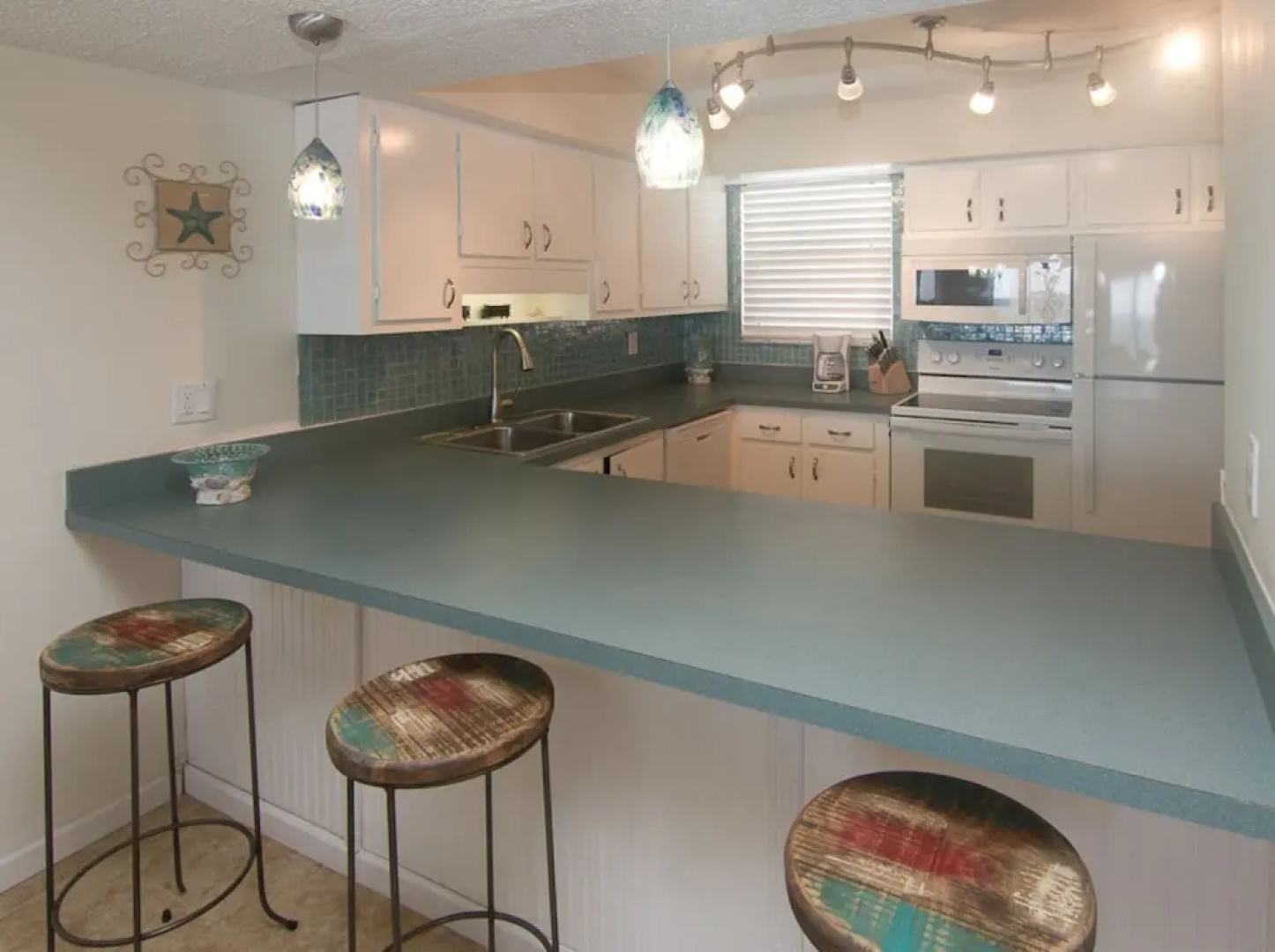 Paradise Beach Club by Happy Palm Stays