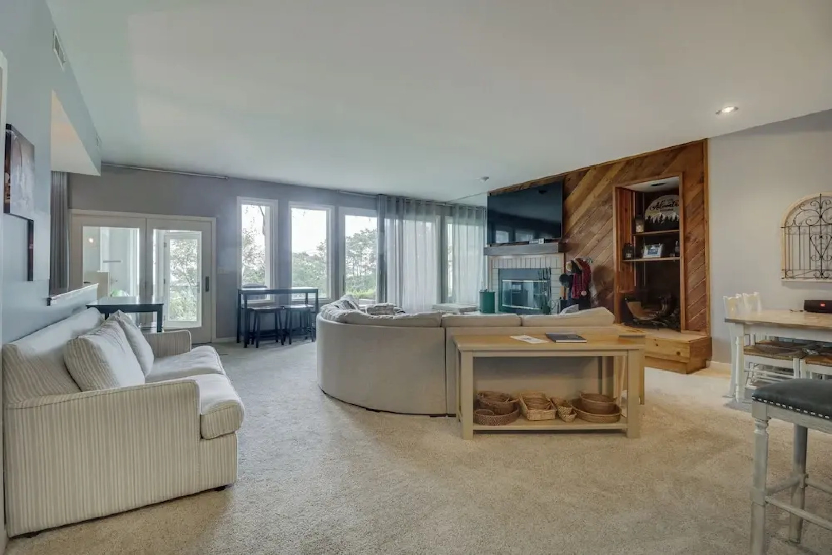 All-season Fun! Wintergreen Resort Condo w/ Views