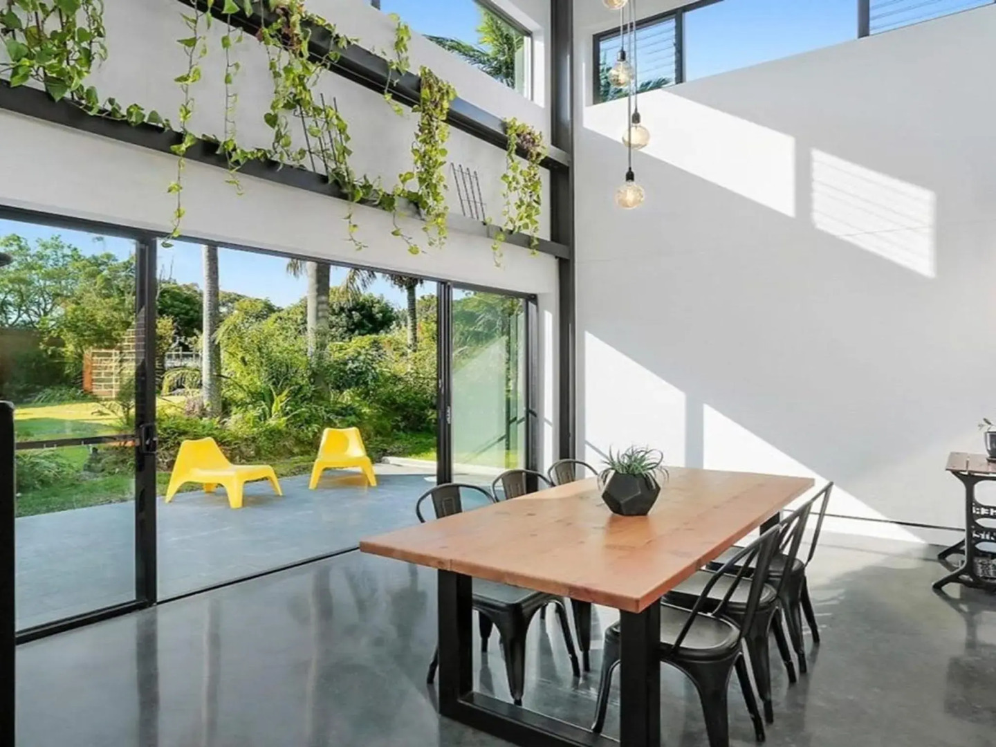 Horizons at Currarong - architecturally designed beach house