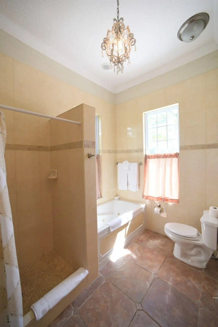 Shangri-La Boutique Bed & Breakfast